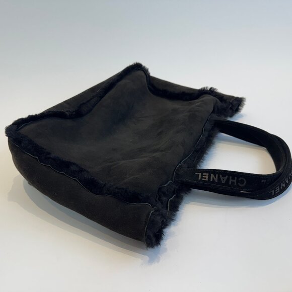 Chanel Black Suede Shearling Fur Hand Bag - Picture 9 of 16
